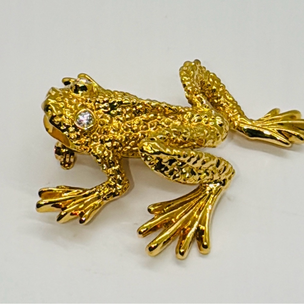 St John frog brooch with crystal eyes.​​